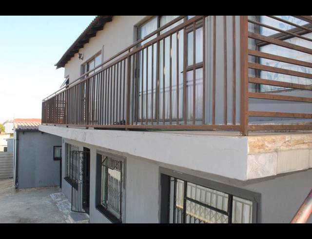 10 BEDROOM HOUSE FOR SALE IN PIMVILLE ZONE 5